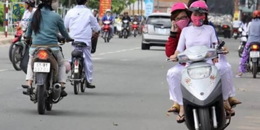 xe máy đi ngược chiều phạt bao nhiêu