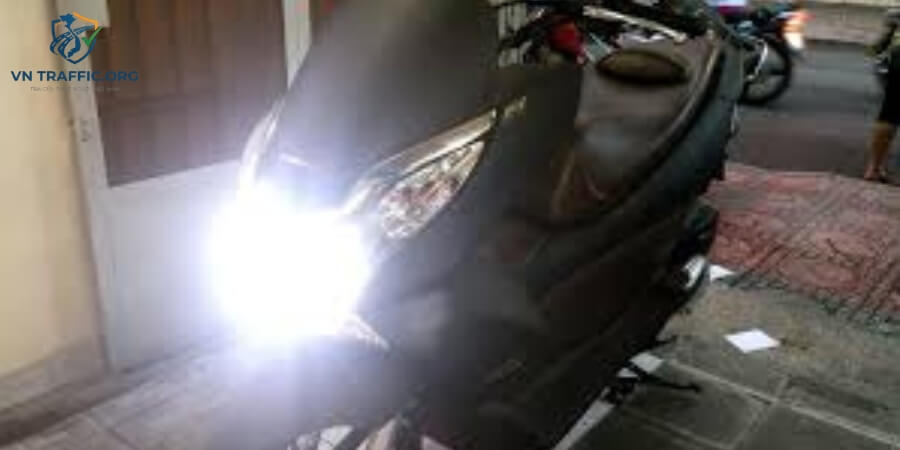 độ đèn xe máy có bị phạt không