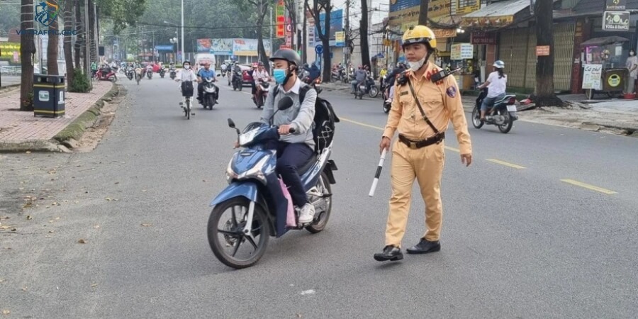 mức phạt giao xe cho người chưa đủ tuổi