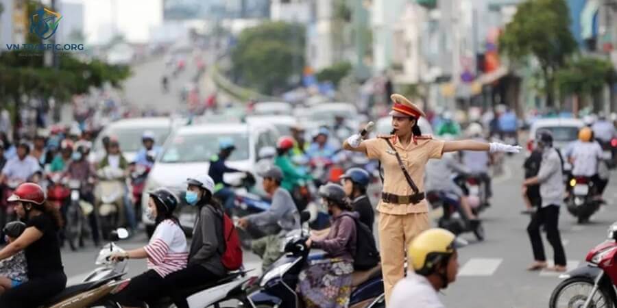 lỗi đi ngược chiều xe máy phạt bao nhiêu