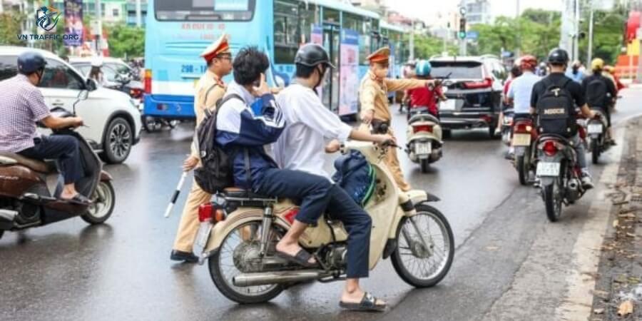 giao xe cho người không đủ tuổi phạt bao nhiêu