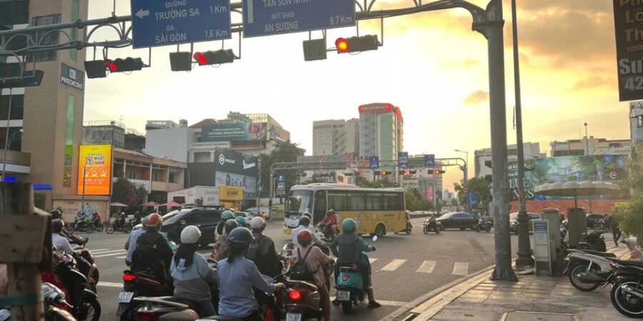 vượt đèn đỏ xe máy phạt bao nhiêu