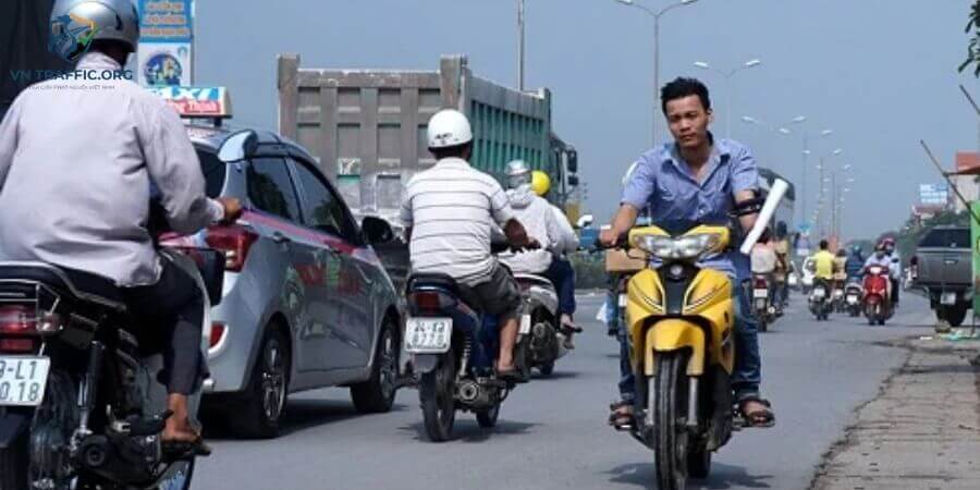 xe máy đi ngược chiều phạt bao nhiêu