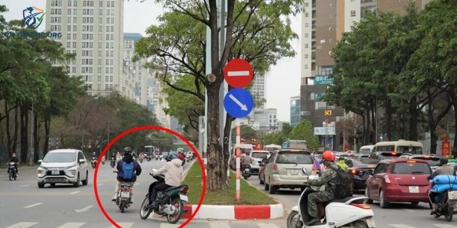đi ngược chiều xe máy phạt bao nhiêu