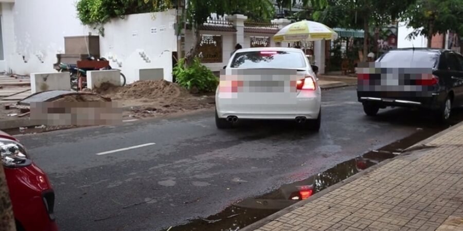 đậu xe trong hẻm có bị phạt không