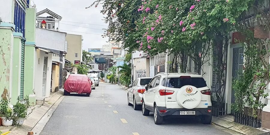 đậu xe trong hẻm có bị phạt không