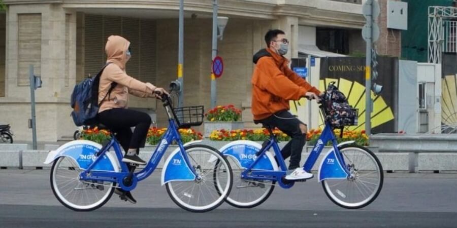 đi xe đạp đeo tai nghe có bị phạt không