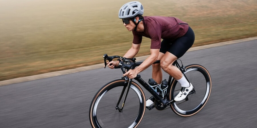 đi xe đạp đeo tai nghe có bị phạt không