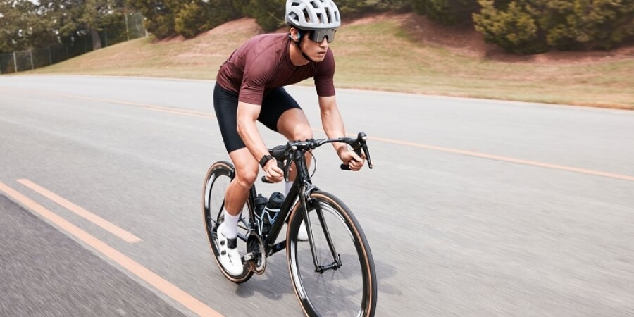 đi xe đạp đeo tai nghe có bị phạt không