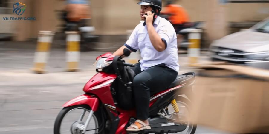 không đủ tuổi lái xe 50cc phạt bao nhiêu