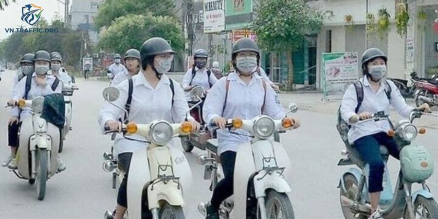 không đủ tuổi lái xe 50cc phạt bao nhiêu