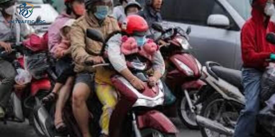 lỗi chở quá số người xe máy