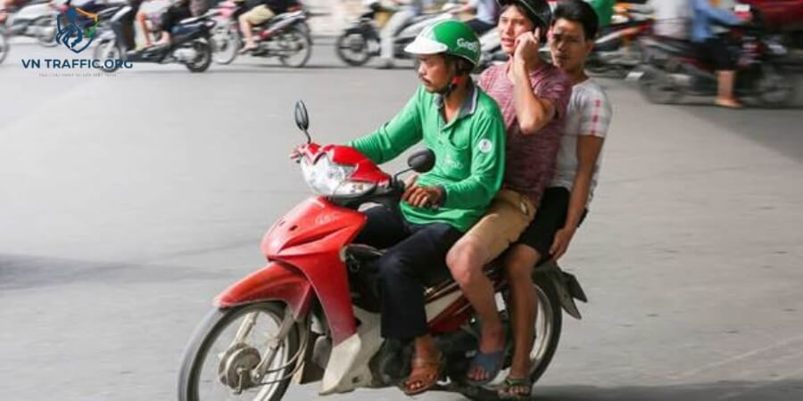 lỗi chở quá số người xe máy