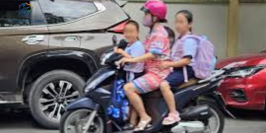 lỗi chở quá số người xe máy