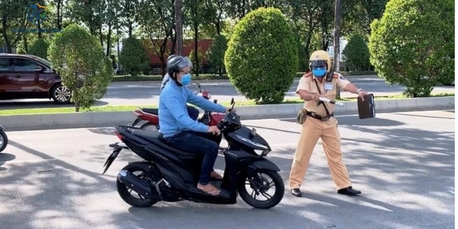 lỗi chuyển làn không xi nhan xe máy