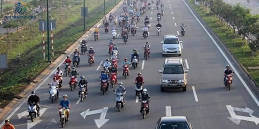 lỗi chuyển làn không xi nhan xe máy