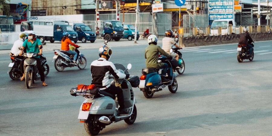 lỗi chuyển làn không xi nhan xe máy