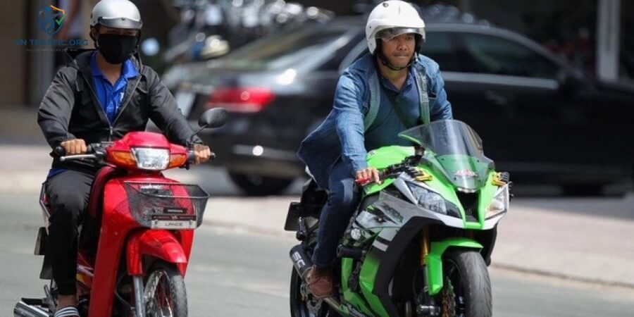 lỗi chuyển làn không xi nhan xe máy