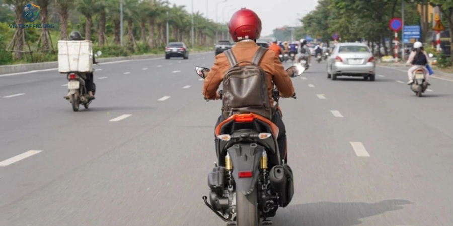 lỗi đè vạch xe máy phạt bao nhiêu