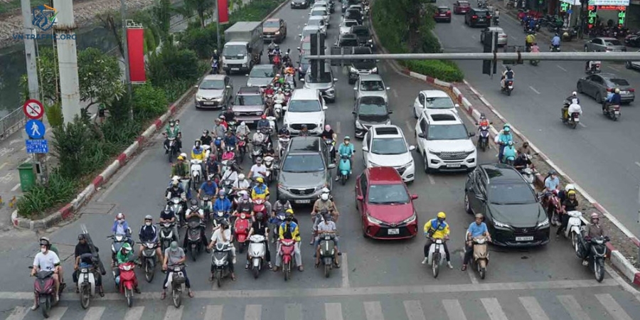 lỗi đè vạch xe máy phạt bao nhiêu