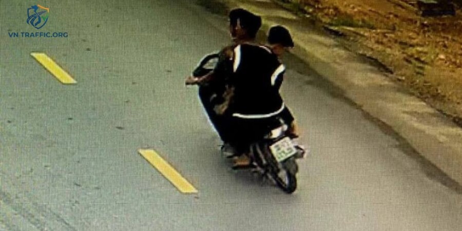 lỗi dừng đỗ xe máy dưới lòng đường