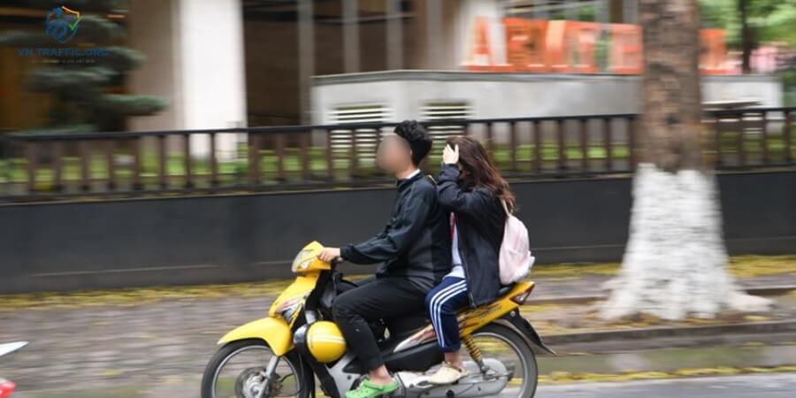 lỗi không đội mũ bảo hiểm khi đi xe máy