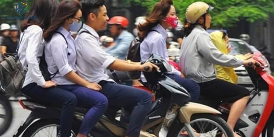 lỗi không đội mũ bảo hiểm khi đi xe máy