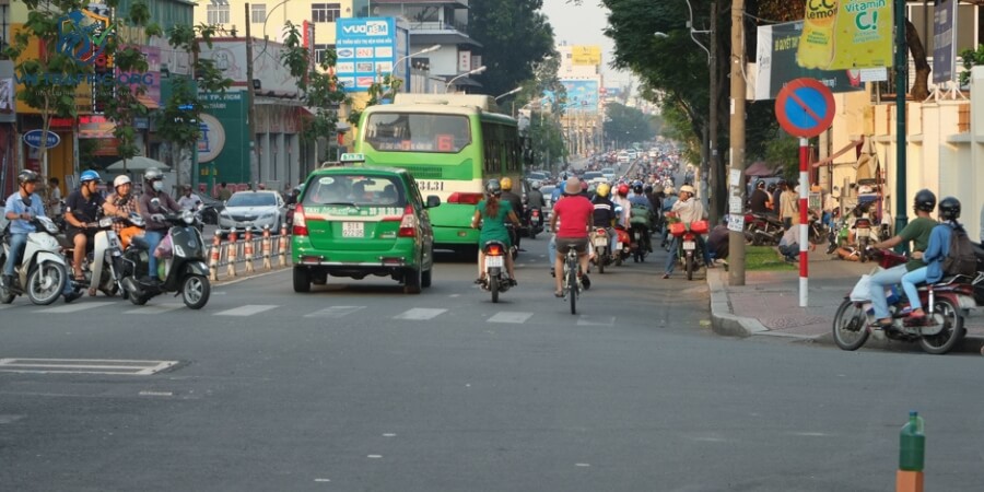 lỗi lấn làn xe máy phạt bao nhiêu tiền 