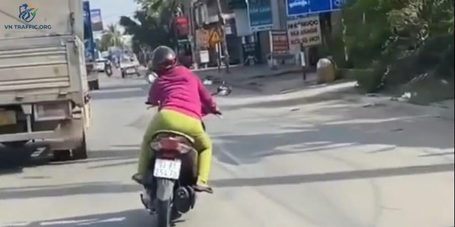 lỗi lạng lách đánh võng xe máy