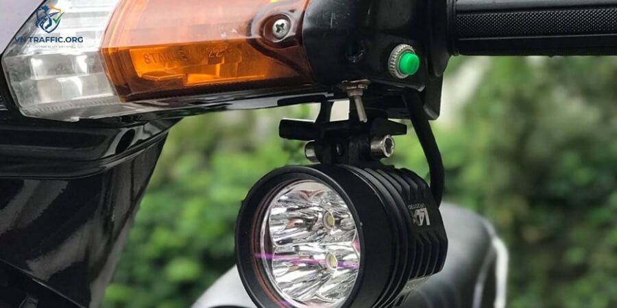 lỗi lắp đèn trợ sáng xe máy