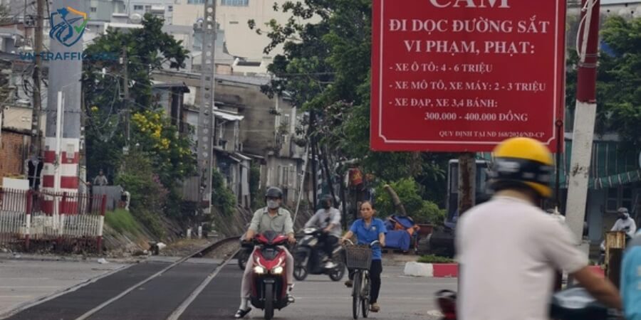 lỗi xe máy đi vào đường cấm
