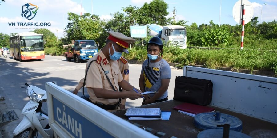 lỗi xe máy đi vào đường cấm