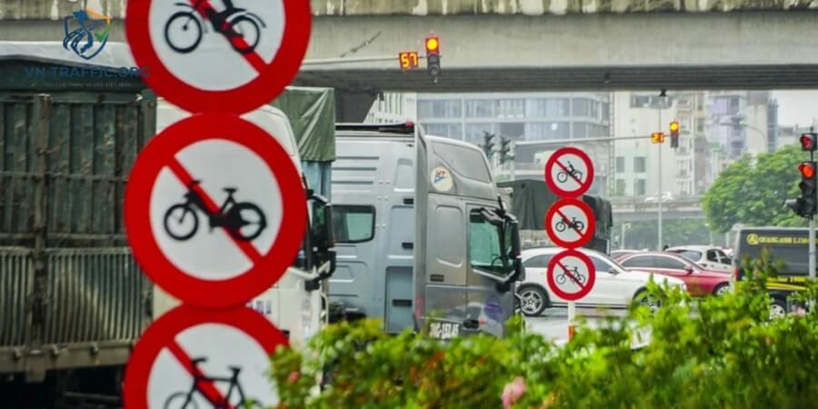 lỗi xe máy đi vào đường cấm