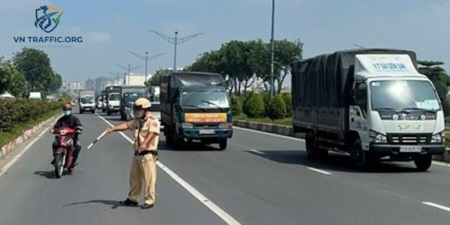 lỗi xe máy đi vào đường cấm