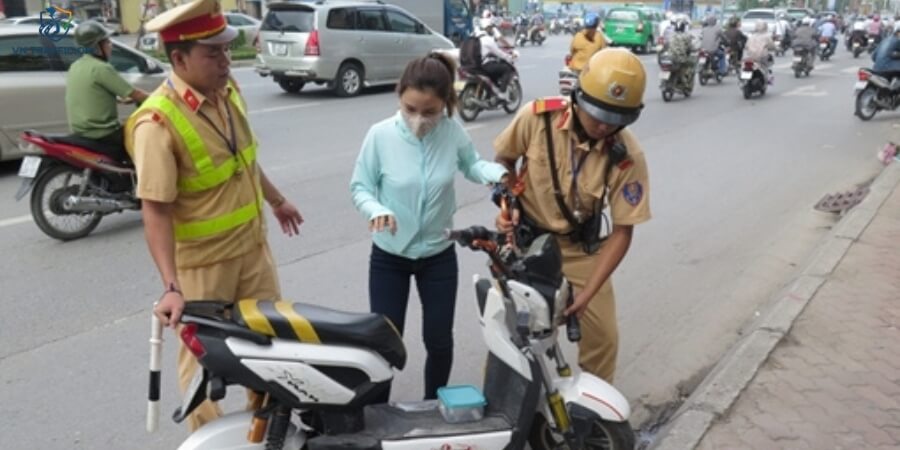 xe đạp điện vượt đèn đỏ phạt bao nhiêu