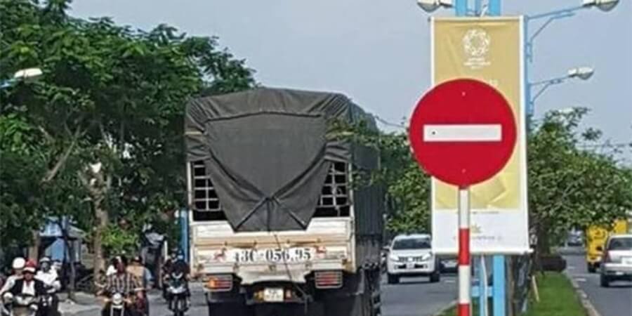 Xem thêm lỗi đi ngược chiều ô tô