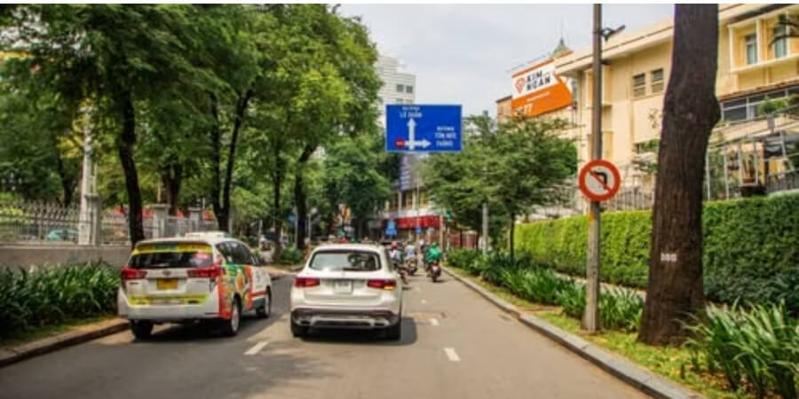 lỗi chuyển làn không có tín hiệu xe ô tô