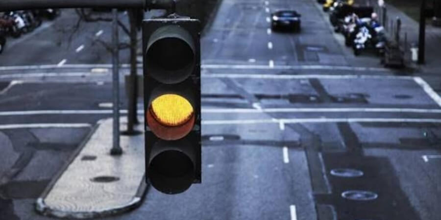 lỗi ô tô vượt đèn vàng
