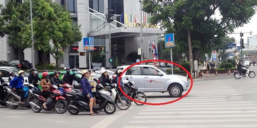 lỗi vượt đèn vàng ô tô