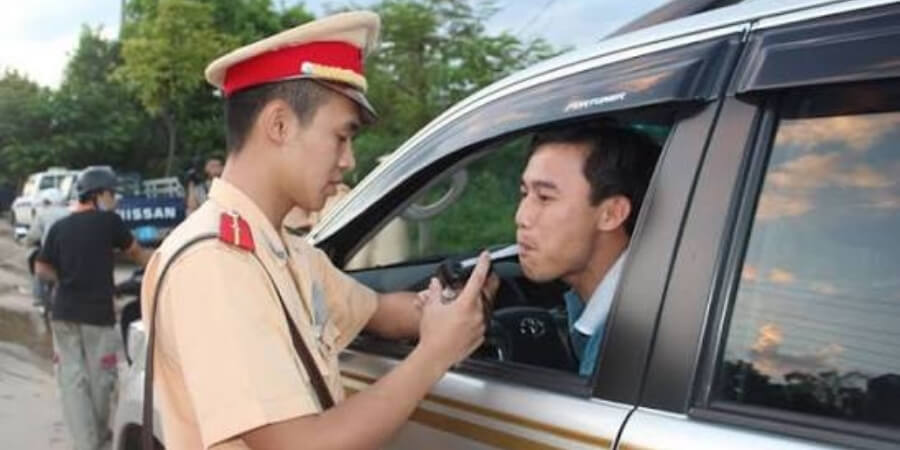 lỗi uống rượu khi lái xe ô tô