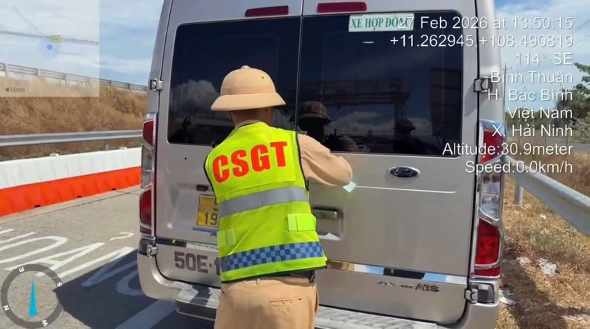CSGT niêm phong phương tiện do người điều xe không có bằng lái