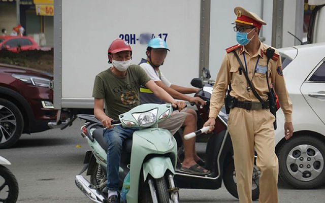 Không có gương chiếu hậu hoặc gương chiếu hậu không có tác dụng sẽ bị xử phạt tiền