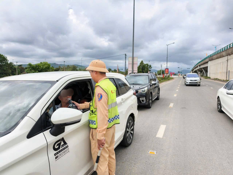 Lực lượng CSGT Đà Nẵng kiên quyết xử lý vi phạm về nồng độ cồn, góp phần phòng ngừa tai nạn giao thông