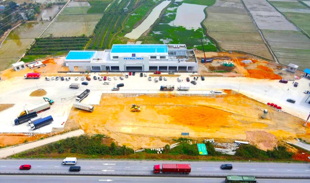 Cục Đường bộ Việt Nam yêu cầu các nhà đầu tư tổ chức thi công tăng ca, tăng kíp để đẩy nhanh tiến độ trạm dừng nghỉ (Ảnh minh họa)