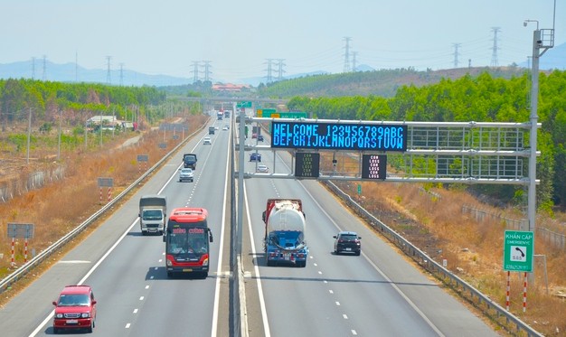 Hệ thống thu phí tự động không dừng đã được lắp đặt trên cao tốc Phan Thiết - Dầu Giây