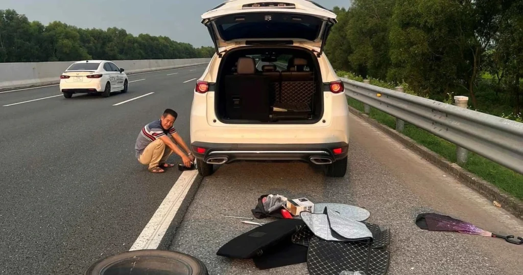 Khi xe gặp sự cố trên cao tốc hãy đặt cảnh báo để tránh bị phạt tới 14 triệu đồng