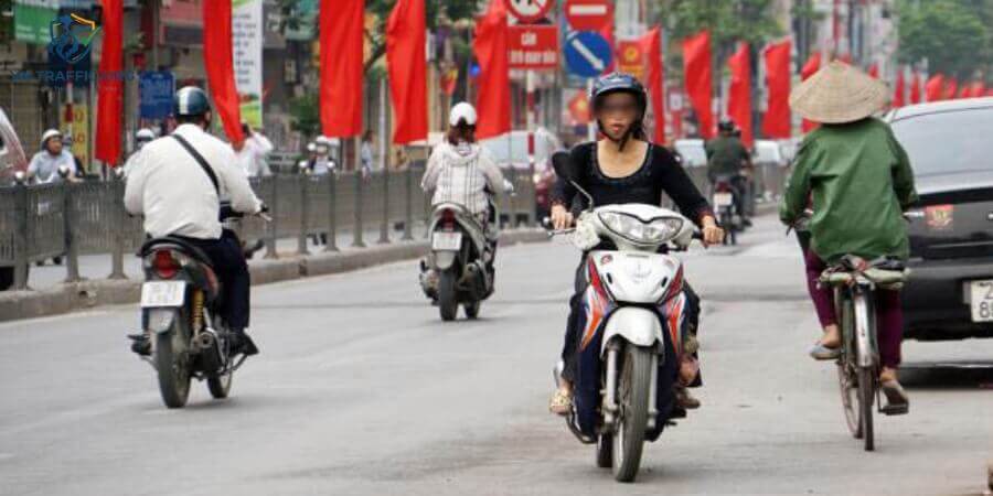 xe máy đi ngược chiều phạt bao nhiêu