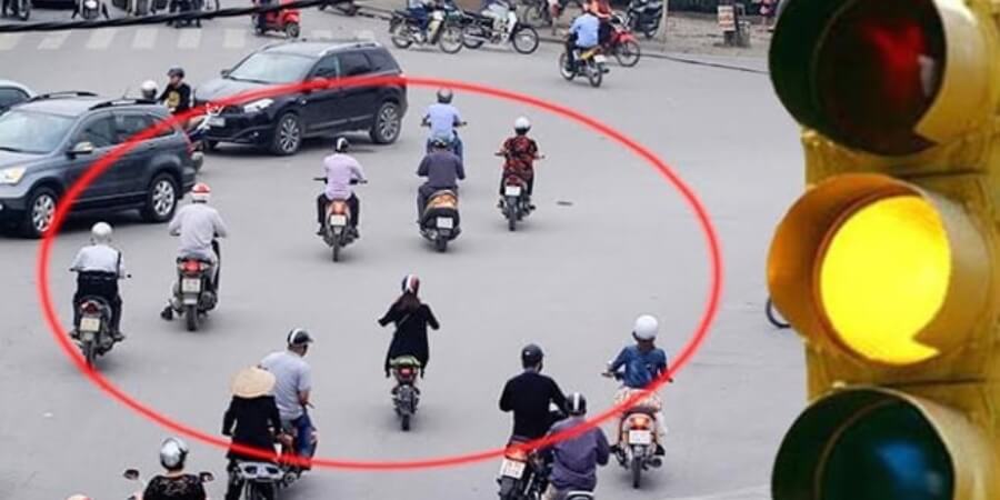 lỗi vượt đèn đỏ xe máy phạt bao nhiêu