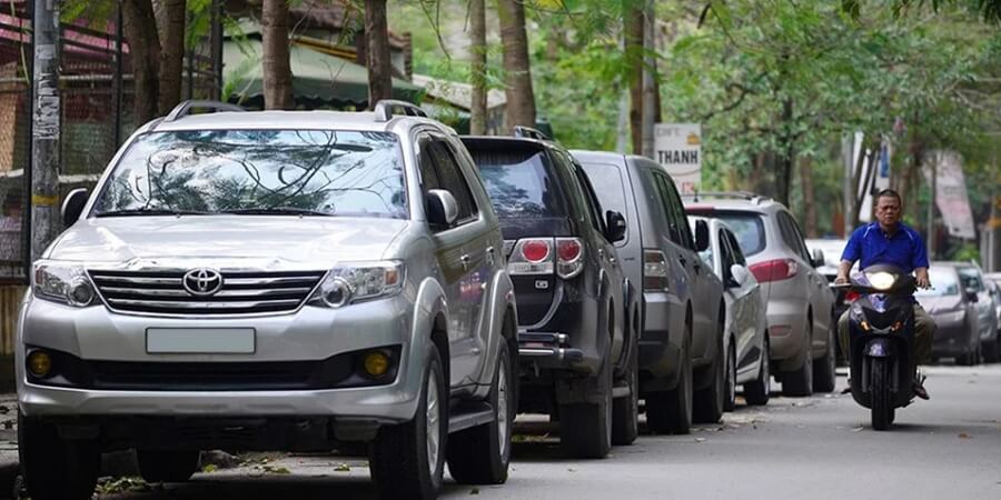 đậu xe trong hẻm có bị phạt không