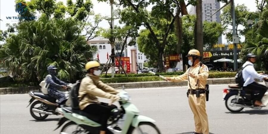 lỗi chuyển làn không xi nhan xe máy